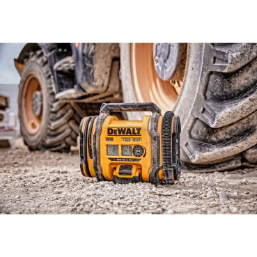 Gonfleur dewalt compact sans fil portatif XR 18 Volts - fonction dégonflage et lampe LED - triple alimentation sur batterie, secteur ou prise allume cigare 12 volts - livré nu sans chargeur ni batterie Dewalt | DCC0...