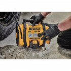 Image du produit : Gonfleur dewalt compact sans fil portatif XR 18 Volts - fonction dégonflage et lampe LED - triple alimentation sur batterie, secteur ou prise allume cigare 12 volts - livré nu sans chargeur ni batterie Dewalt | DCC0...