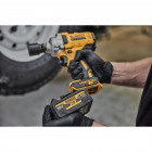 Image du produit : Boulonneuse à chocs Dewalt compacte 1/2" - XR - sans fil - 18 Volts - 5Ah li-ion brushless jonc de sécurité | DCF891P2G-QW