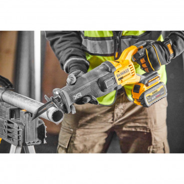 Scie sabre Dewalt - XR - sans fil - 18 Volts - advantage - sans batterie ni chargeur | DCS386NT-XJ