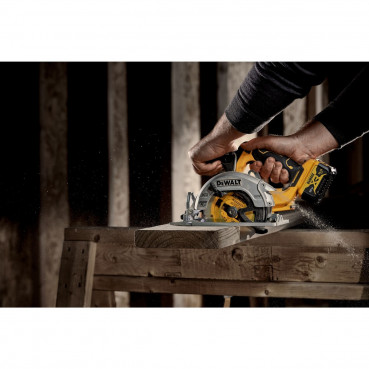 Scie circulaire Dewalt 140mm - XR - sans fil - 12 Volts - brushless - sans batterie ni chargeur | DCS512N-XJ