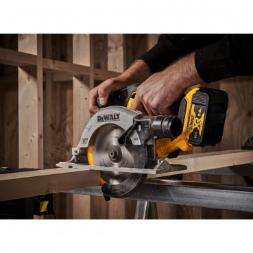 Scie circulaire Dewalt 165mm - XR - sans fil - 18 Volts - 2 batteries Dewalt 5Ah | DCS565P2-QW