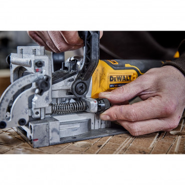 Fraiseuse à lamelles bois - XR - sans fil - 18 Volts - 5Ah li-ion brushless Dewalt | DCW682P2-QW