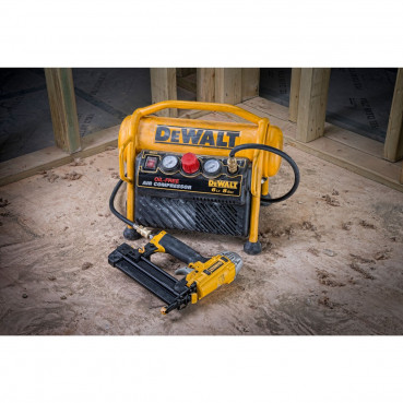 Compresseur Dewalt 6 litres - portable, rapport poids puissance idéal pour les petits et moyens outils | DPC6MRC-QS