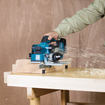 Rabot à bois Makita LXT 18 Volts - sans fil Lithium (Li-Ion) - 82mm - (Produit seul) - profondeur rabotage 0 - 3mm | DKP181ZJ